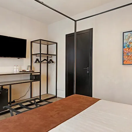 Casa Pezzo * 卡斯特努沃德加尔达