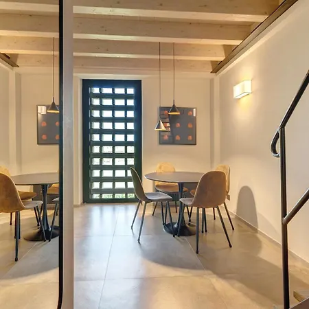 Casa Pezzo * 卡斯特努沃德加尔达